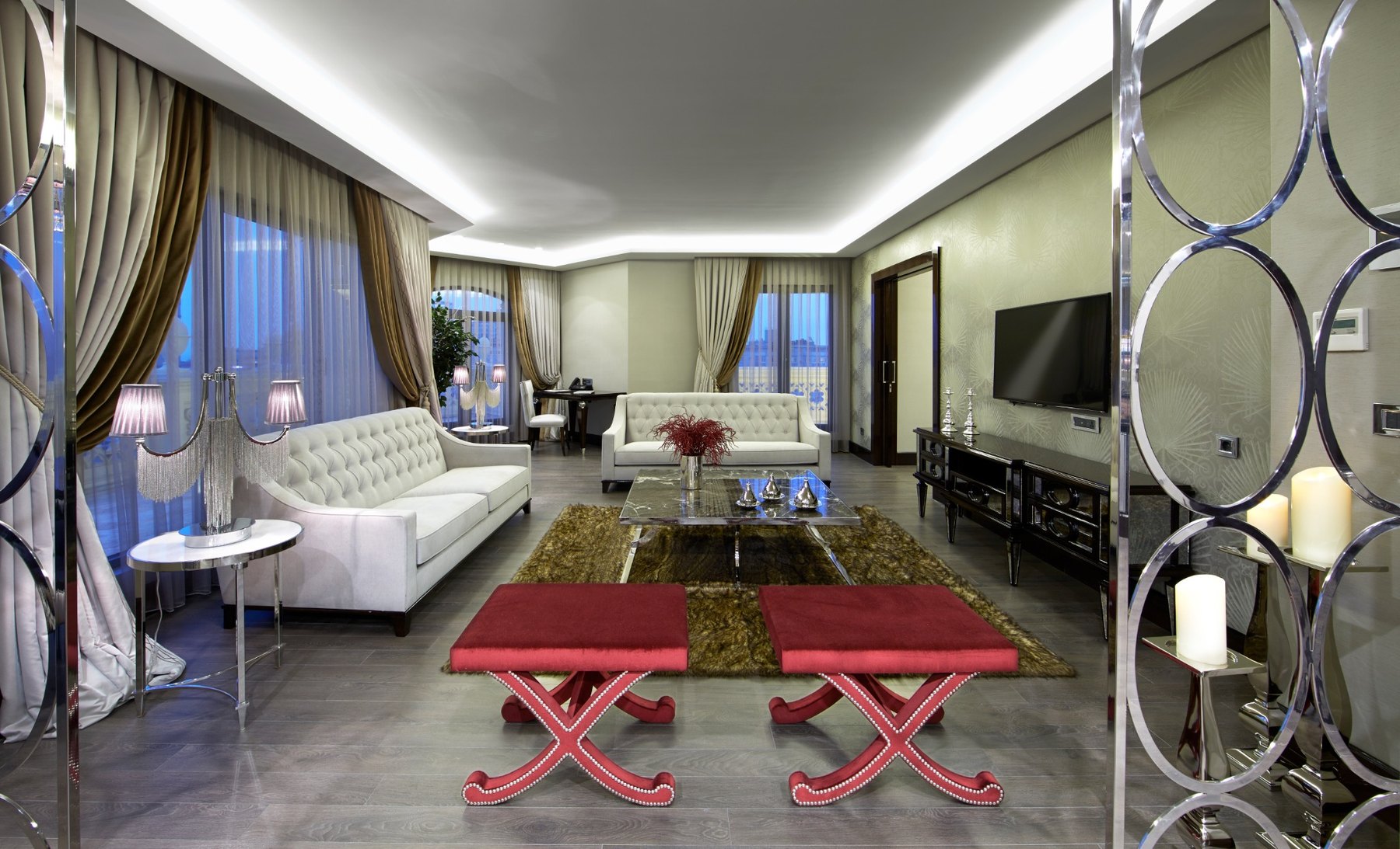 Biz Cevahir Gayrettepe Otel kral dairesi oturma odası genel görünüm