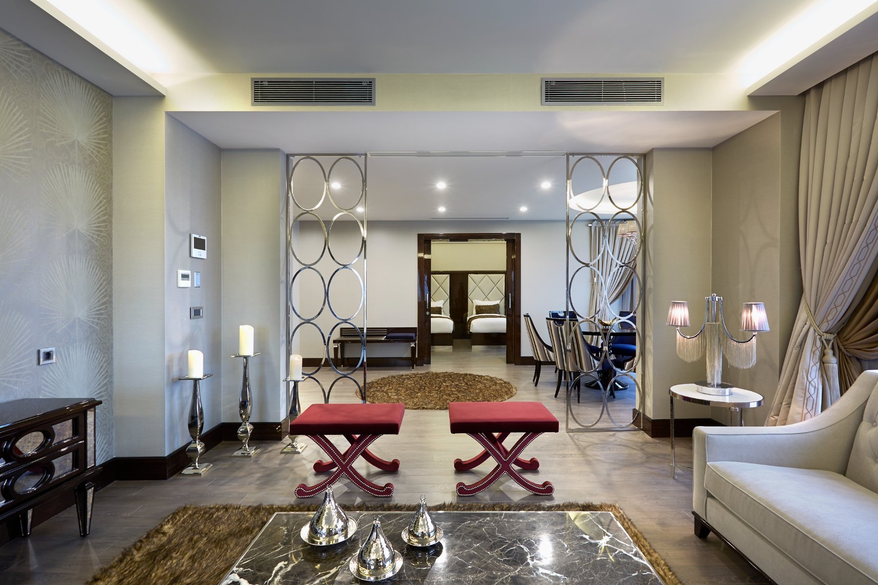 Biz Cevahir Gayrettepe Otel kral dairesi oturma odası giriş aksı