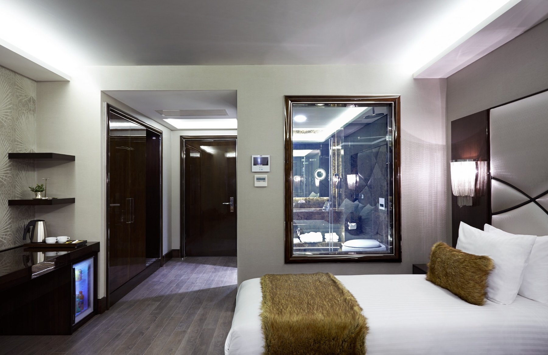 Biz Cevahir Gayrettepe Otel standart oda banyo bağlantısı