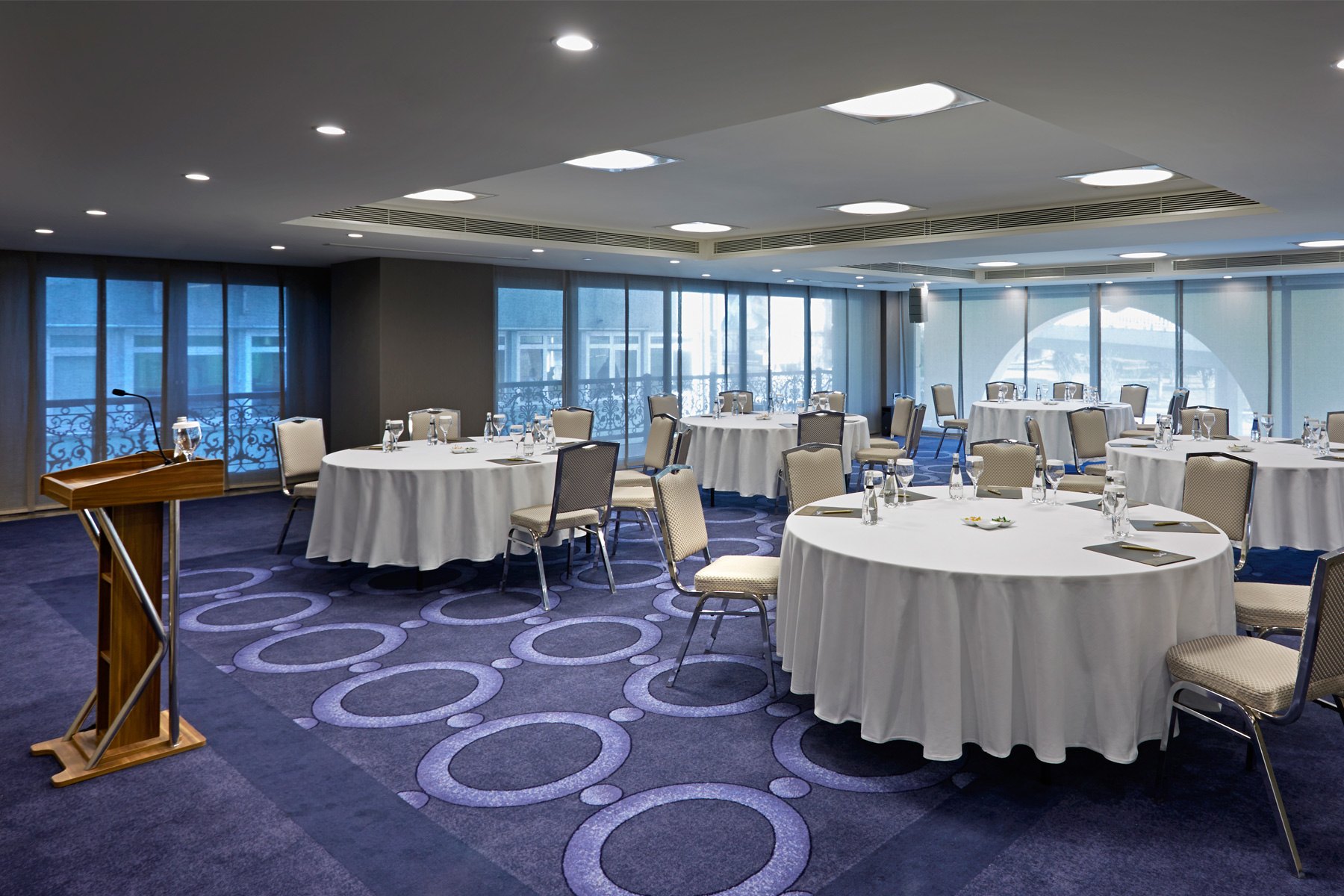 Biz Cevahir Gayrettepe Otel toplantı odası davet düzeni