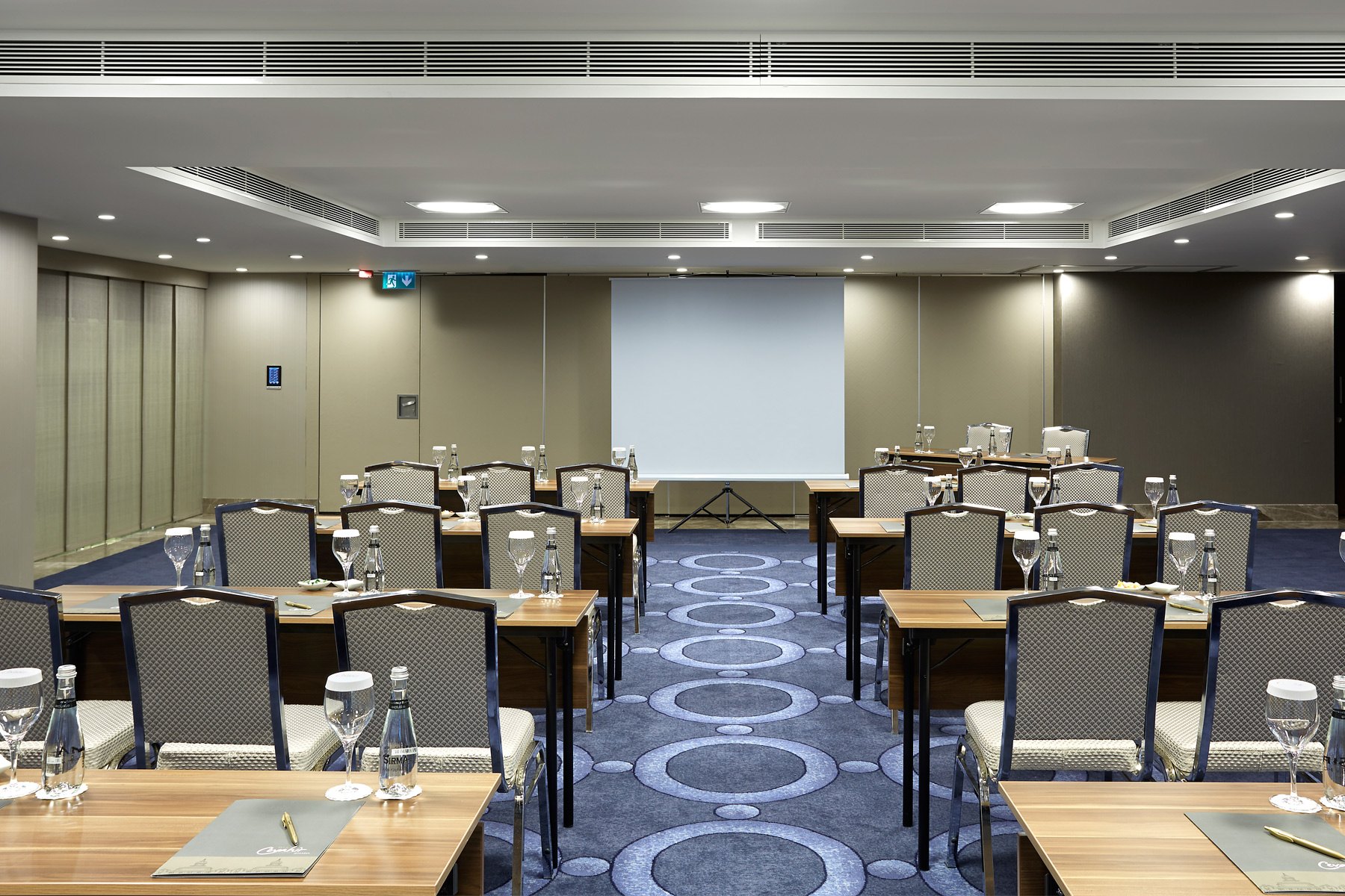 Biz Cevahir Gayrettepe Otel toplantı odası sınıf düzeni