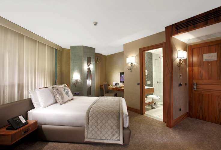 Biz Cevahir Sultanahmet Otel oda ve banyo bağlantısı