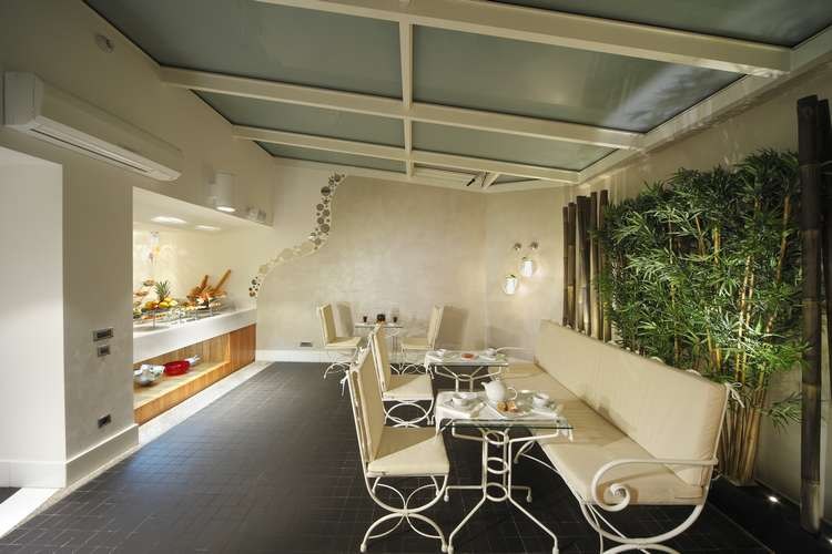 Biz Cevahir Sultanahmet Otel teras oturma alanı